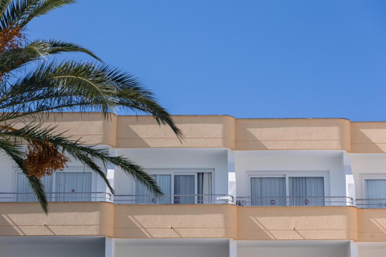 Sagitario Playa Hotel Cala Blanca  Exterior photo